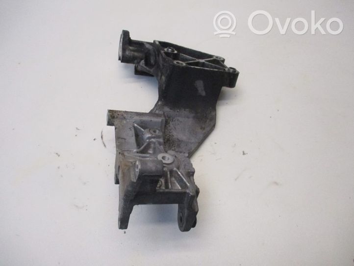 KIA Sorento Soporte del alternador 