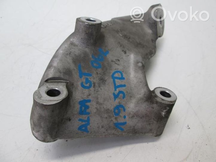 Alfa Romeo GT Engine mounting bracket 