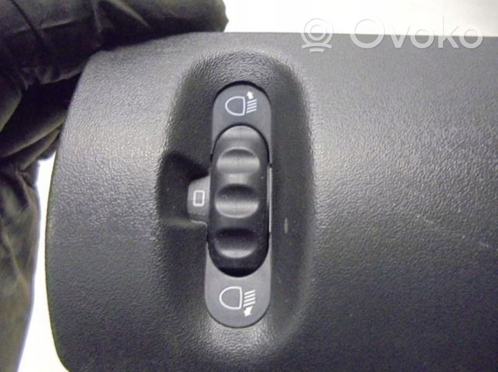 Renault Kangoo II Autres commutateurs / boutons / leviers 8200147868