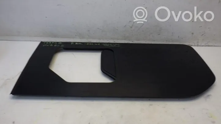 Opel Vivaro Rear door window glass 823009103R