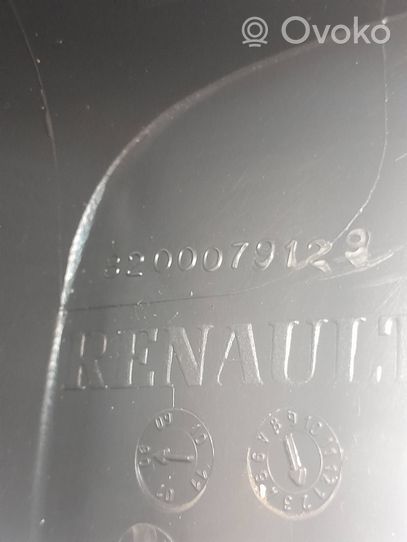 Renault Megane II Ohjauspyörän pylvään verhoilu 8200079129