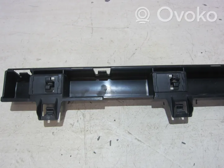 BMW 2 F22 F23 Listello di supporto del sottoporta 7388351