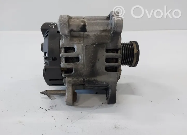 Volkswagen PASSAT B7 Alternator 03C903023T