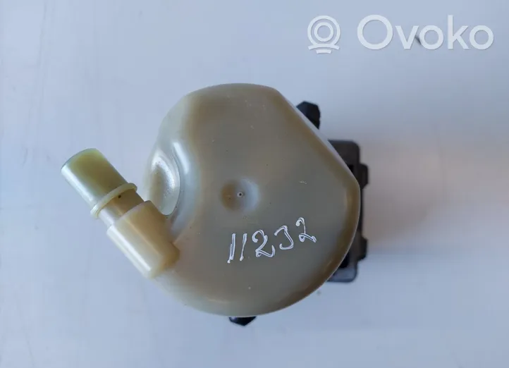 Volvo V70 Ohjaustehostimen pumppu 31329145