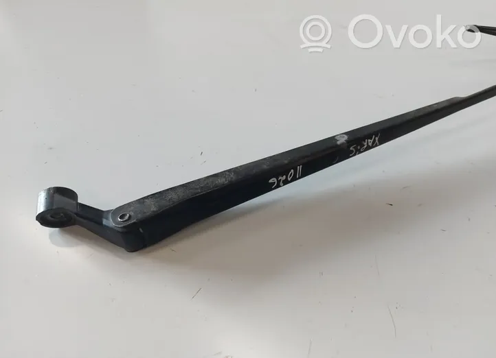 Toyota Yaris Front wiper blade arm 