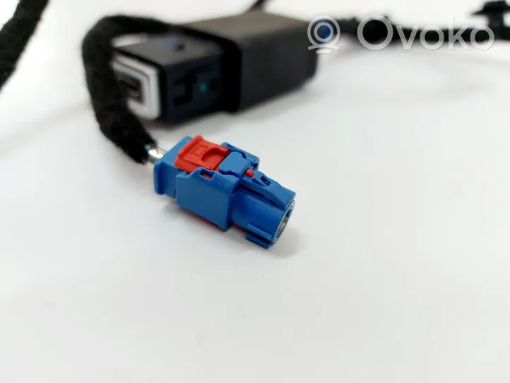 Citroen C4 III e-C4 Enchufe conector USB 98483947VV