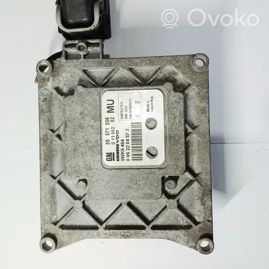 Opel Zafira B Engine control unit/module 55571558