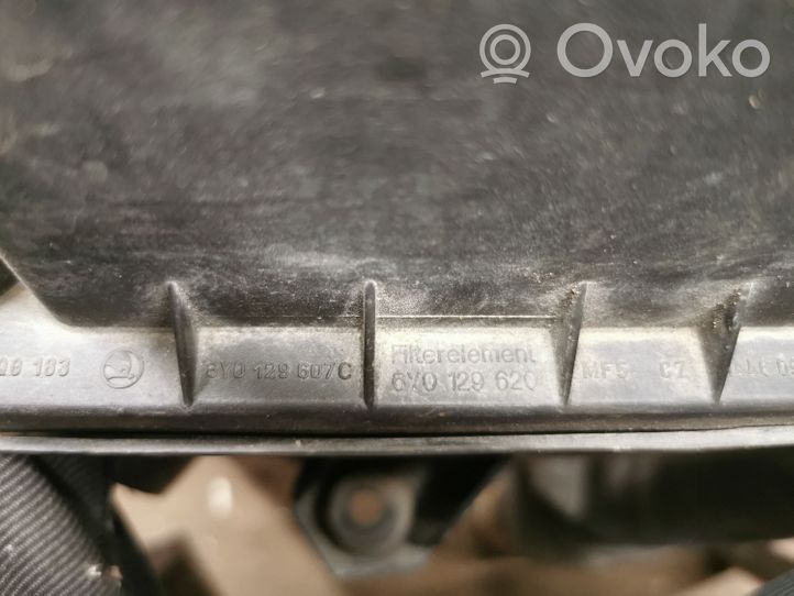 Volkswagen Polo IV 9N3 Scatola del filtro dell’aria 6Y0429607C