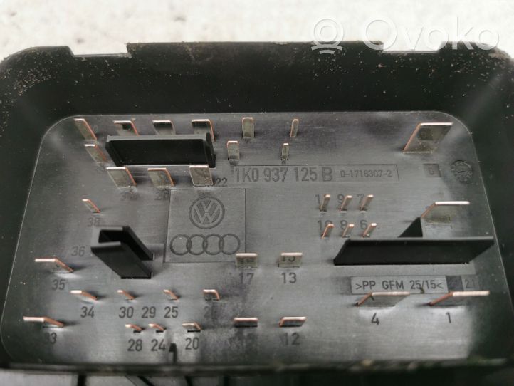 Volkswagen Golf VI Fuse module 1K0937125B