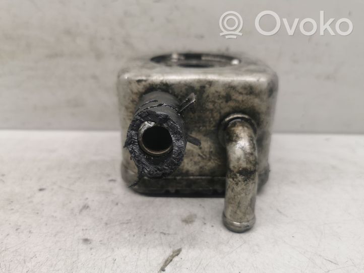 Audi A4 S4 B5 8D Supporto di montaggio del filtro dell’olio 0930503