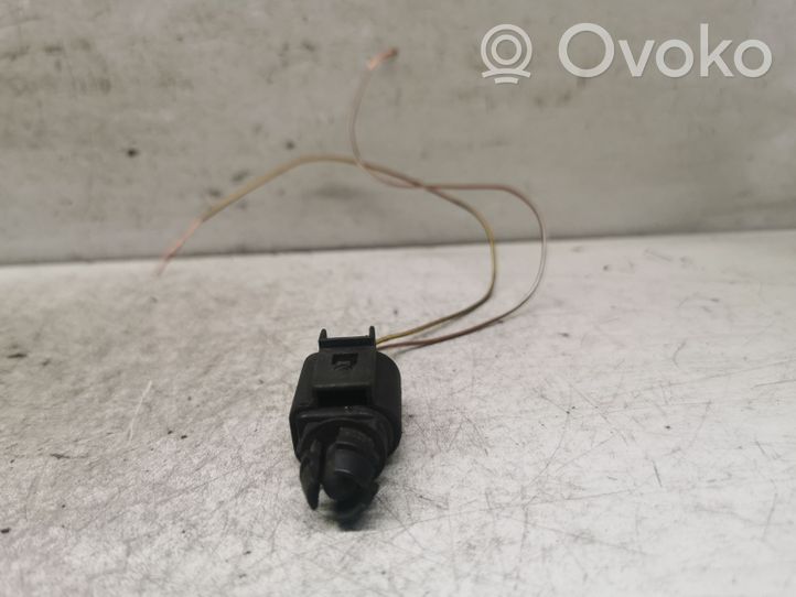 Volkswagen Golf V Außentemperatur Sensor Fühler Geber 1J0973702