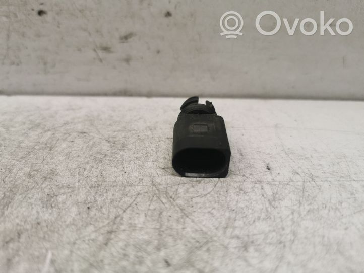 Volkswagen Golf V Āra temperatūras sensors 8ZO820535