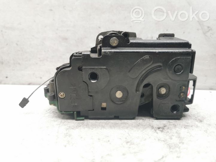 Volkswagen PASSAT B5.5 Front door lock D3B2837016H