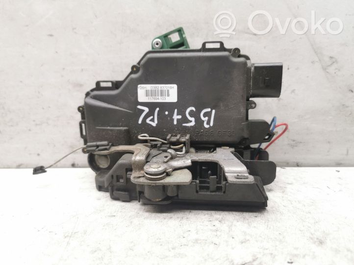 Volkswagen PASSAT B5.5 Zamek drzwi przednich D3B2837016H