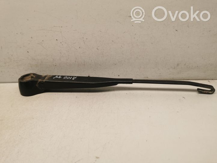 Audi 100 S4 C4 Brazo del limpiaparabrisas trasero 4A9955407