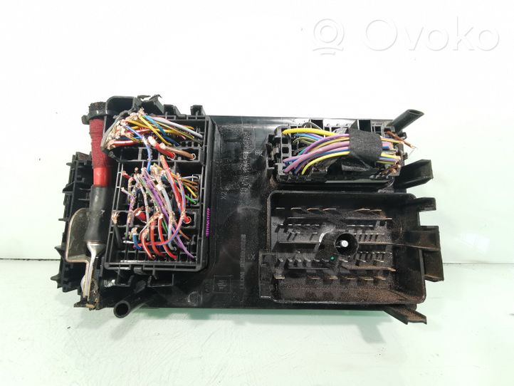 Opel Astra J Module de fusibles 13368643