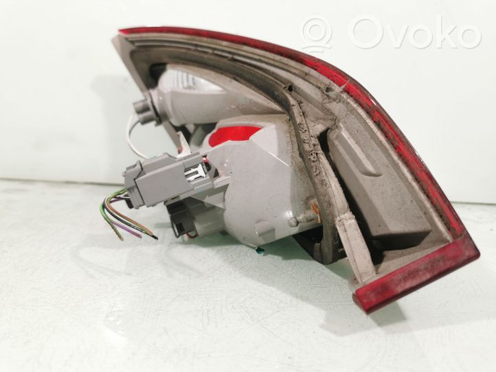 Ford Focus Lampy tylnej klapy bagażnika BM5113A602BB