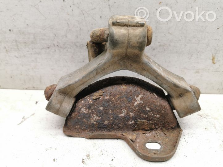 Audi A4 S4 B7 8E 8H Staffa/supporto di montaggio della marmitta 8D0253147F