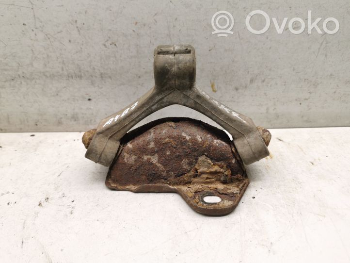 Audi A4 S4 B7 8E 8H Staffa/supporto di montaggio della marmitta 8E0233147