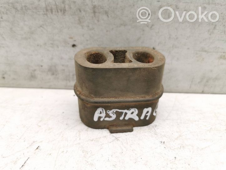 Opel Astra G Staffa/supporto di montaggio della marmitta 90466668