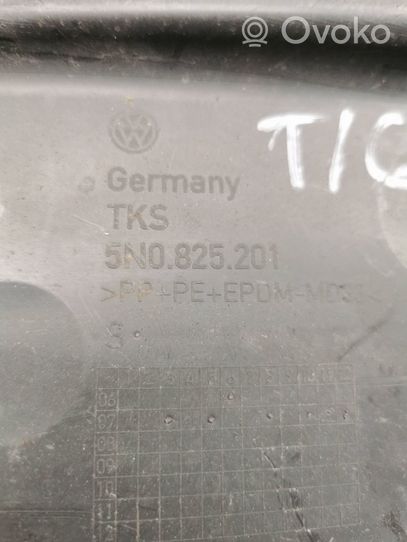 Volkswagen Tiguan Alustakaukalon verhoilu 5N0825201