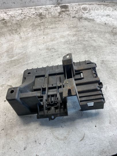 Opel Meriva A Boîte de batterie 13167332