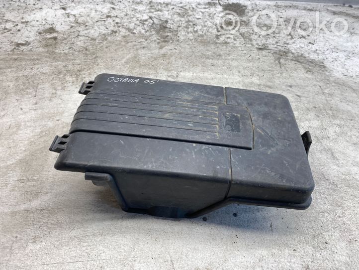 Skoda Octavia Mk2 (1Z) Coperchio/tappo della scatola vassoio della batteria 1k0915443a