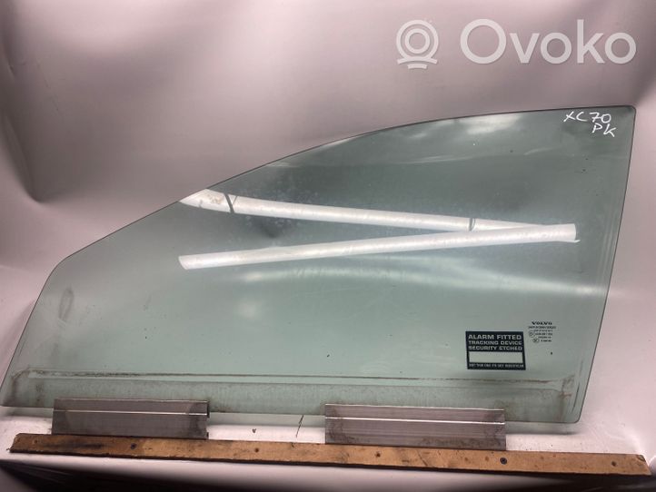 Volvo XC70 Front door window glass four-door E000186