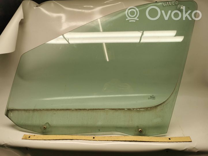 Mercedes-Benz Vaneo W414 Front door window glass four-door 43R000929