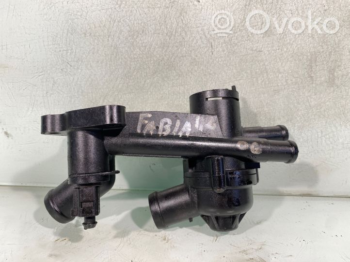 Skoda Fabia Mk2 (5J) Termostat / Obudowa termostatu 03c121111b