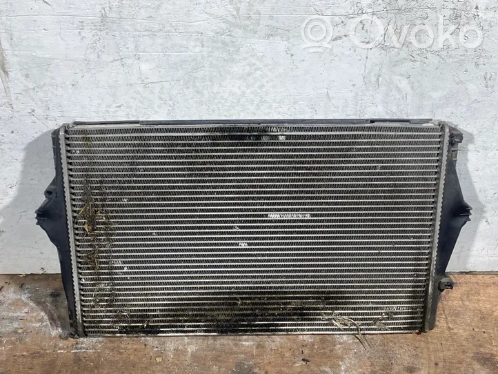 Volvo XC70 Chłodnica powietrza doładowującego / Intercooler 