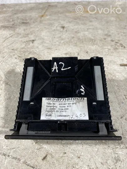 Audi A2 Peleninė panelėje 8z0857951