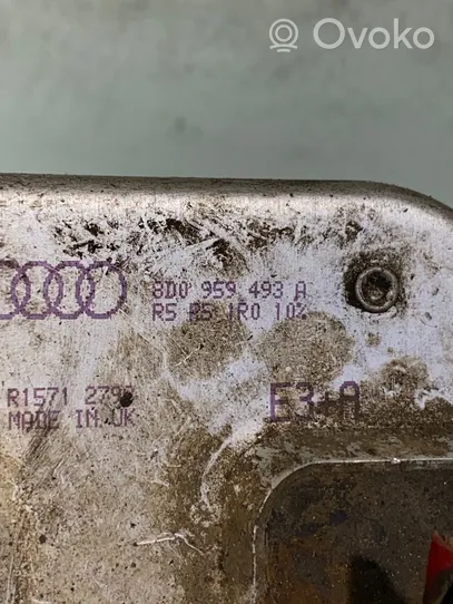 Audi A6 S6 C5 4B Aušinimo ventiliatoriaus rėlė 8D0959493A