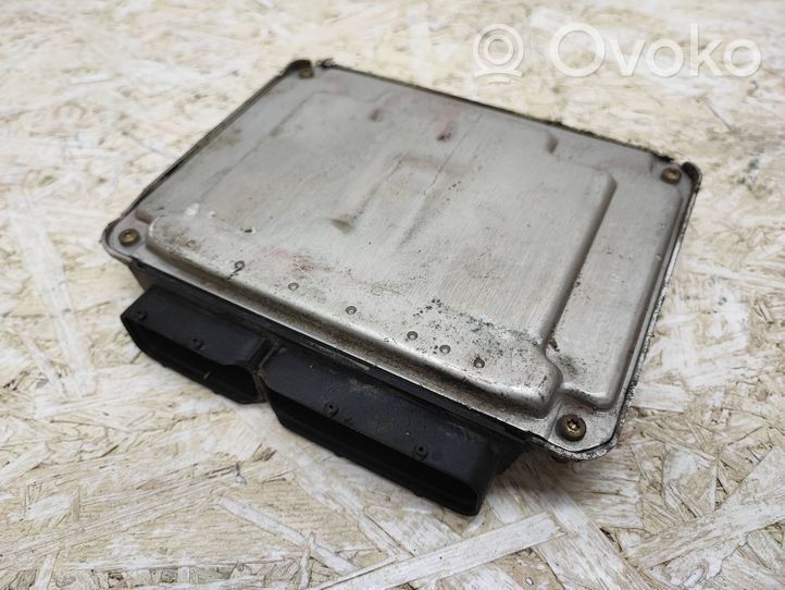 Volkswagen Golf IV Sterownik / Moduł ECU 038906012M