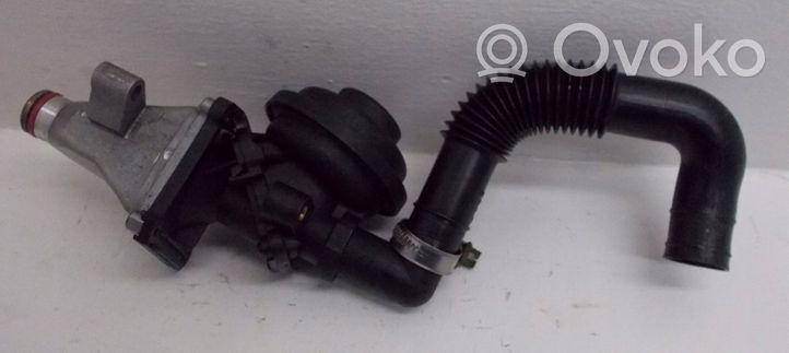 Volkswagen Golf III Soupape vanne EGR 021131101A