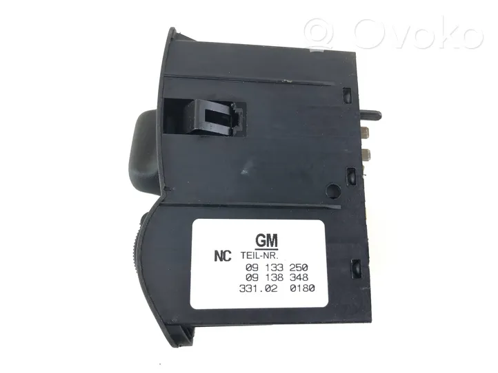 Opel Zafira A Interruptor de control de altura del faro delantero 09133250