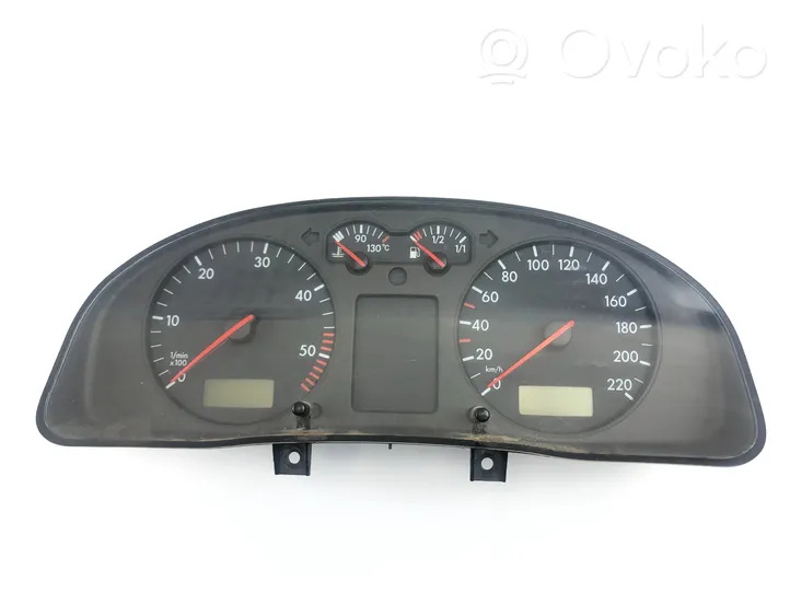 Volkswagen PASSAT B5 Geschwindigkeitsmesser Cockpit 3B0919861J