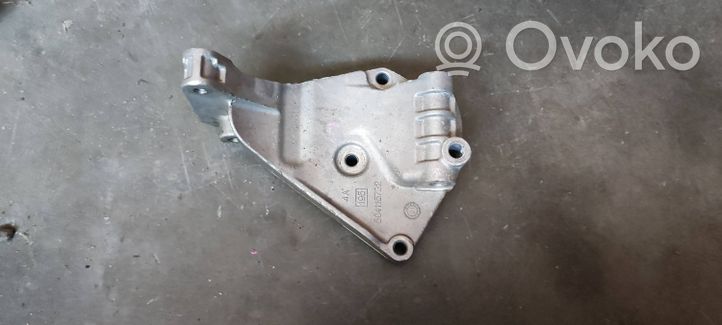 Iveco Daily 35.8 - 9 Supporto del generatore/alternatore 504115732