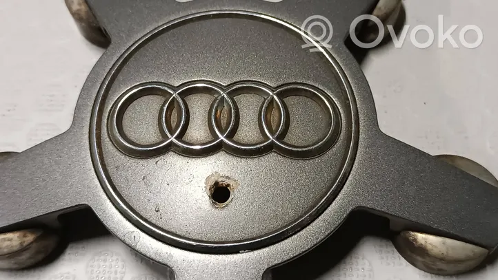 Audi A4 S4 B8 8K Ohjauspyörän mutterin suojakansi 4F0601165