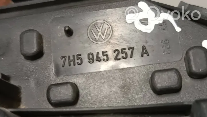 Volkswagen Transporter - Caravelle T5 Aizmugures spuldzes vāka turētājs 7H5945257A