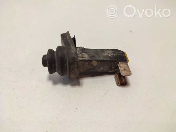 Audi A4 S4 B5 8D Haut parleur de porte arrière 8D0947561B