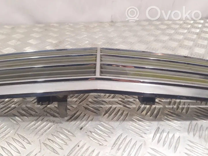 Mercedes-Benz C W203 Grille calandre supérieure de pare-chocs avant a2038800483