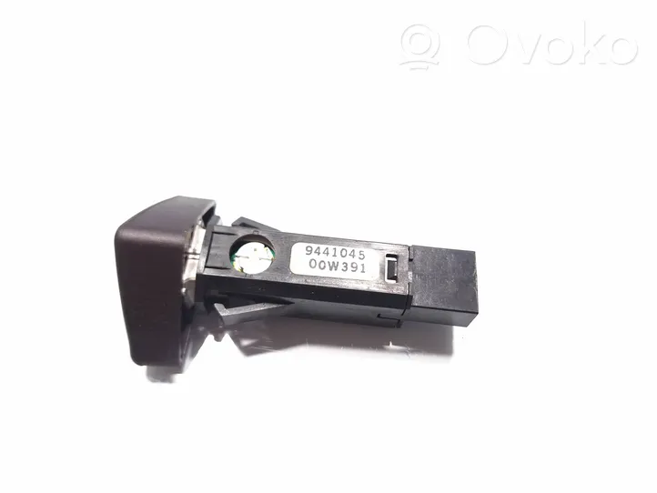 Volvo V70 Hazard light switch 9441045