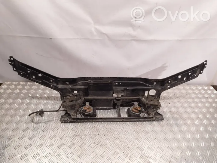 Volvo V70 Radiatoru paneļa augšējā daļa (televizors) 30655380