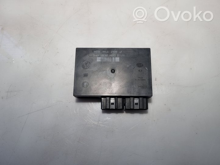 Volkswagen Golf IV Comfort/convenience module 1C0962258J