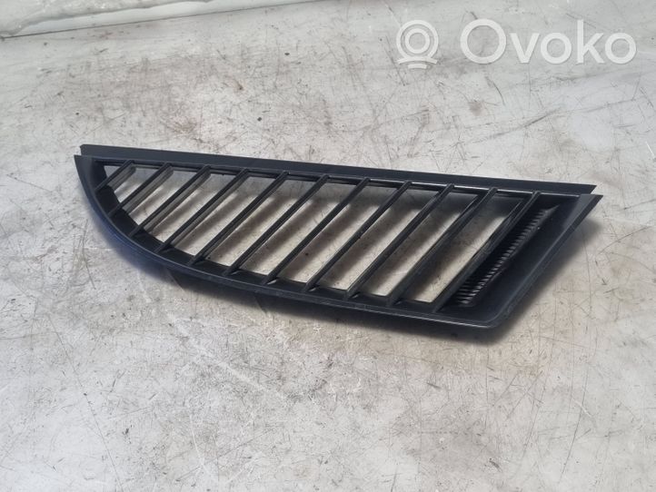 Mitsubishi Colt Grille calandre supérieure de pare-chocs avant MB3201AR