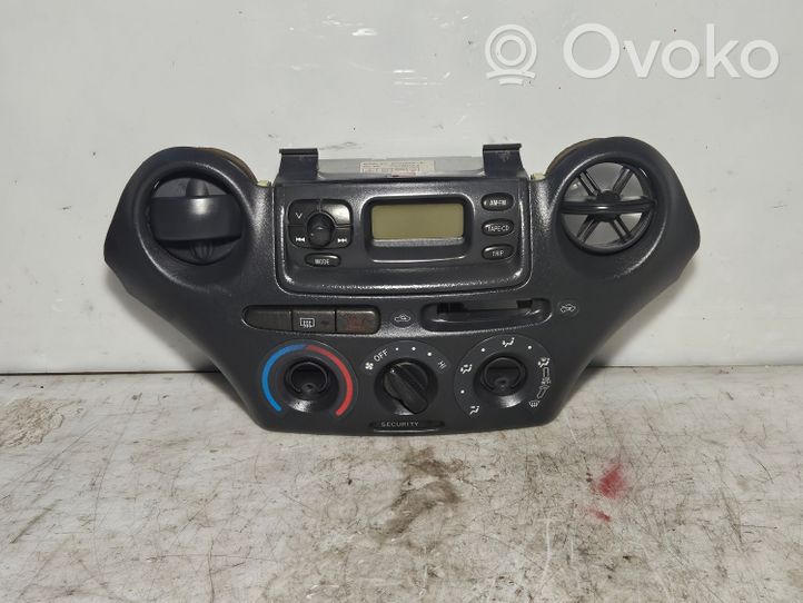 Toyota Yaris Radija/ CD/DVD grotuvas/ navigacija 861100D011B1