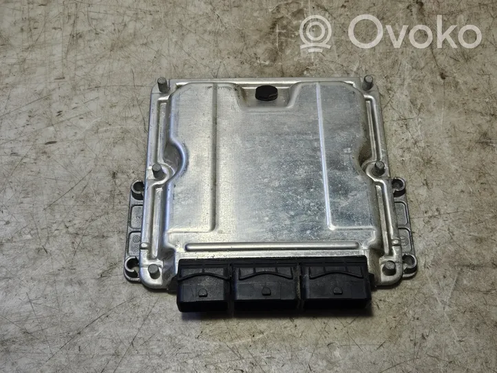 Nissan Primastar Sterownik / Moduł ECU 8200051608