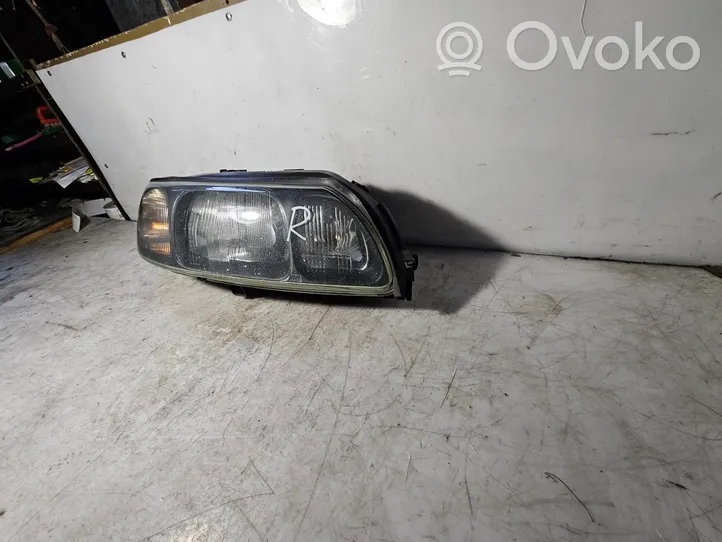 Volvo S60 Lampa przednia 8693578