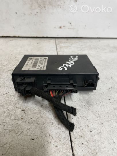 Volkswagen Touareg I Tow bar trailer control unit/module 8E0907383